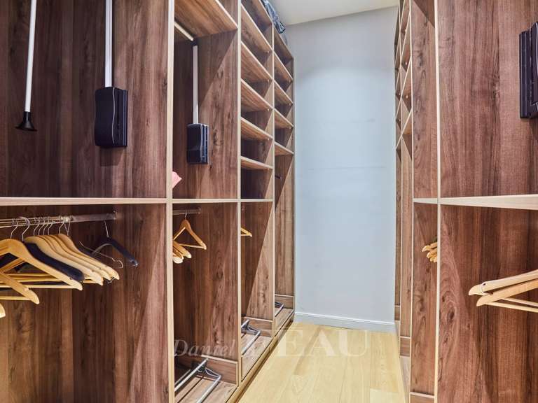 Appartement Paris 16e - 4 chambres - 242m²
