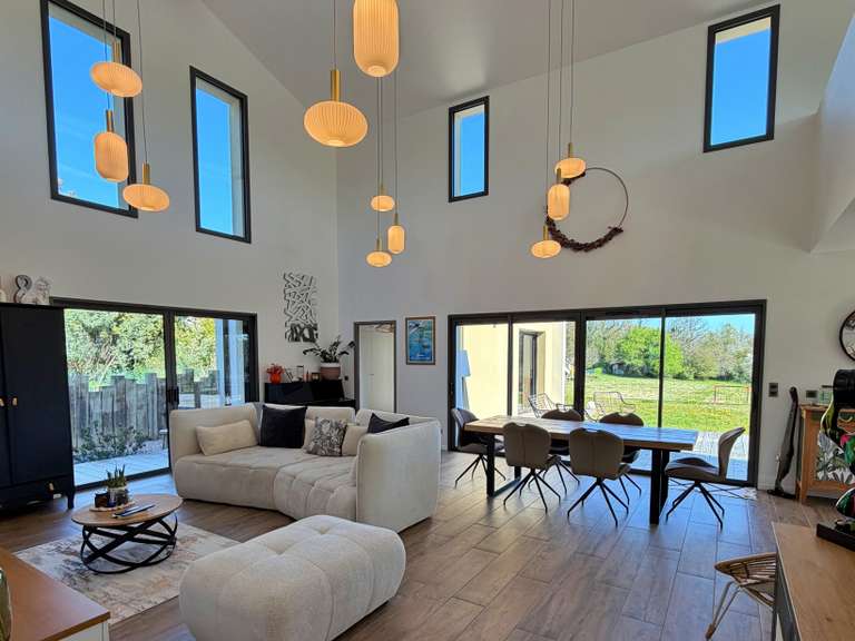 Maison Fargues-Saint-Hilaire - 3 chambres - 185m²