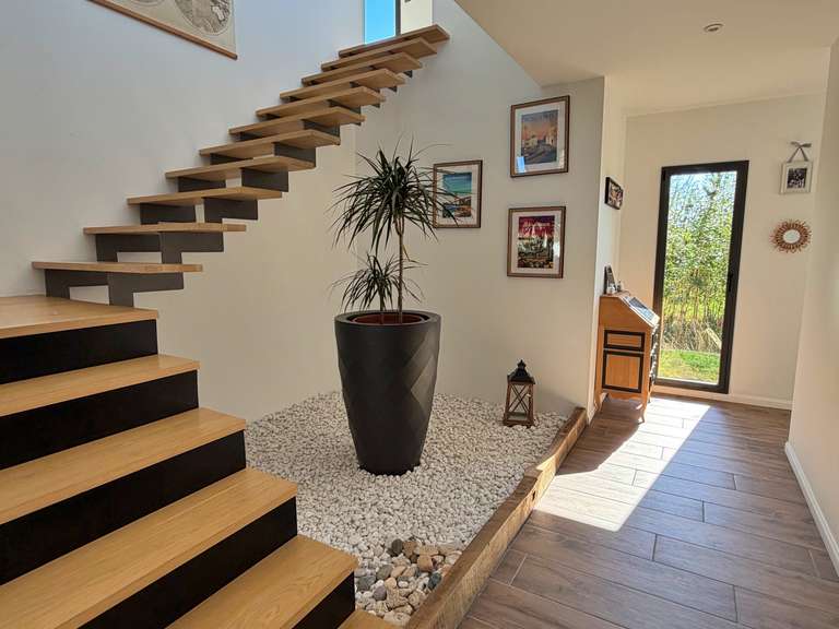 Maison Fargues-Saint-Hilaire - 3 chambres - 185m²