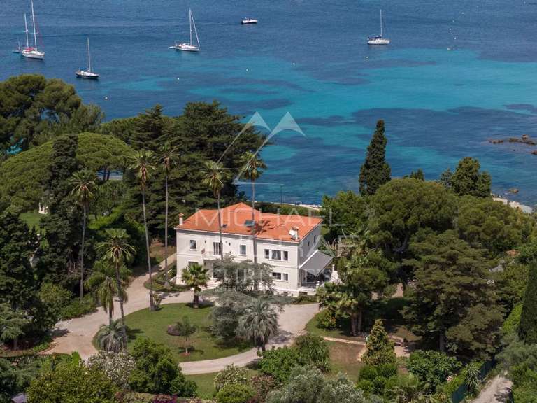 Villa Cap-d-antibes - 10 chambres - 512m²