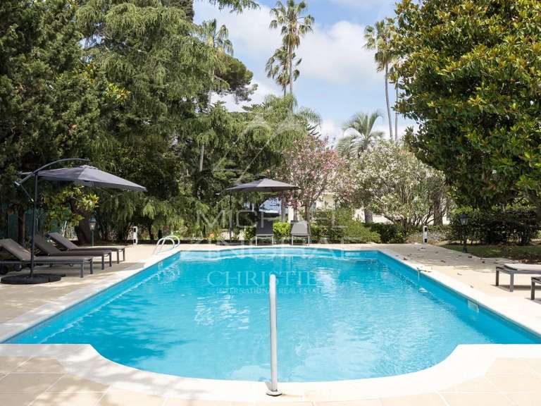 Villa Cap-d-antibes - 10 chambres - 512m²