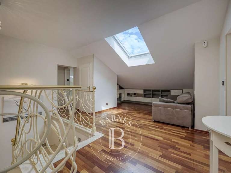 Maison Saint-Pierre-en-Faucigny - 4 chambres - 249m²