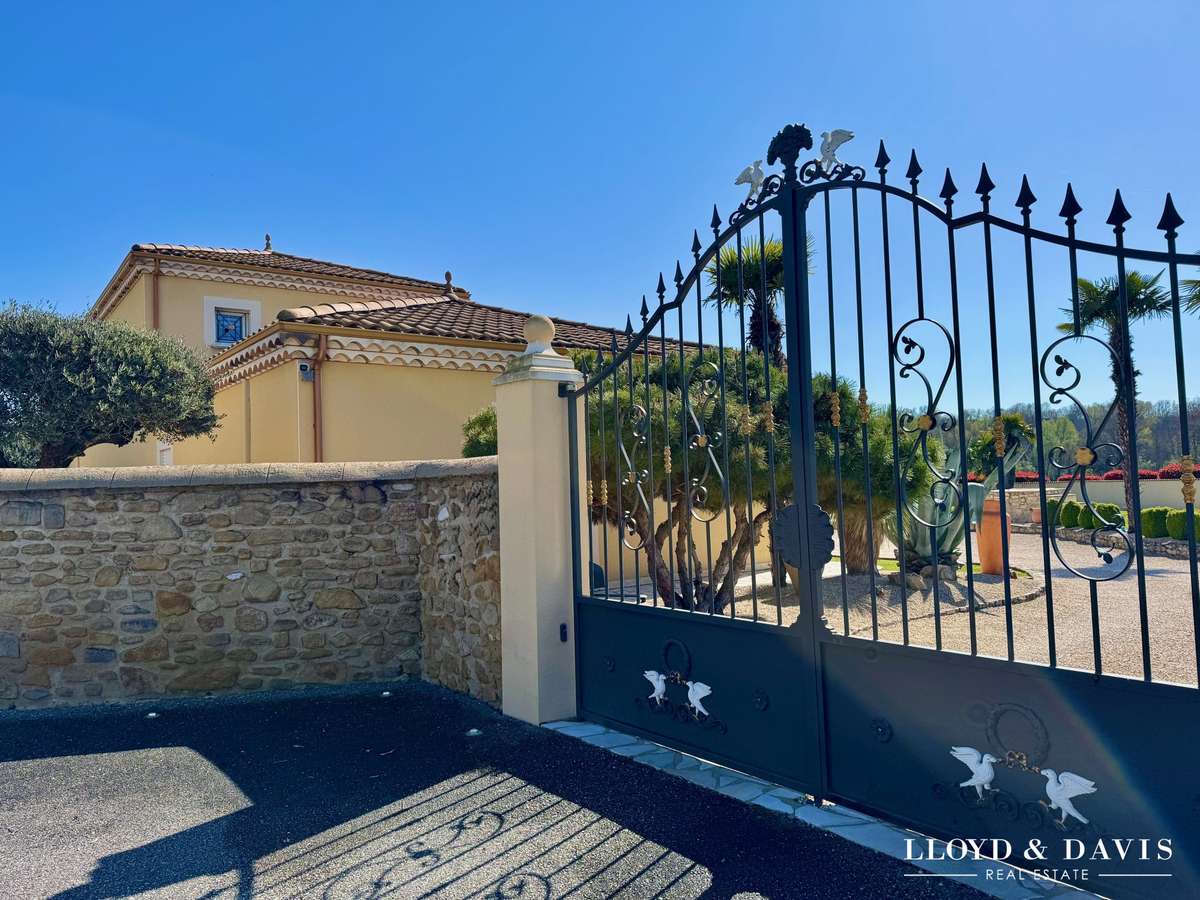 House Beauvallon