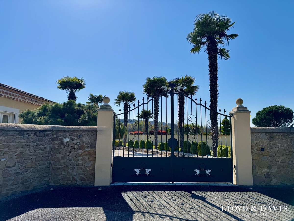 House Beauvallon