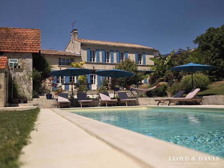 House Chenac-Saint-Seurin-d'Uzet - 8 bedrooms - 376m²