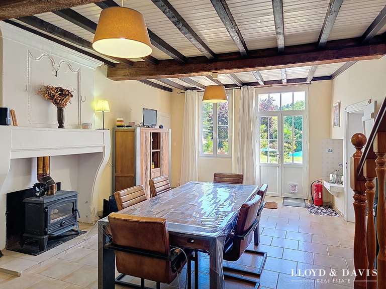 House Chenac-Saint-Seurin-d'Uzet - 8 bedrooms - 376m²