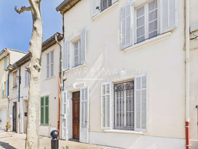 Maison Plan-de-la-Tour - 3 chambres - 195m²