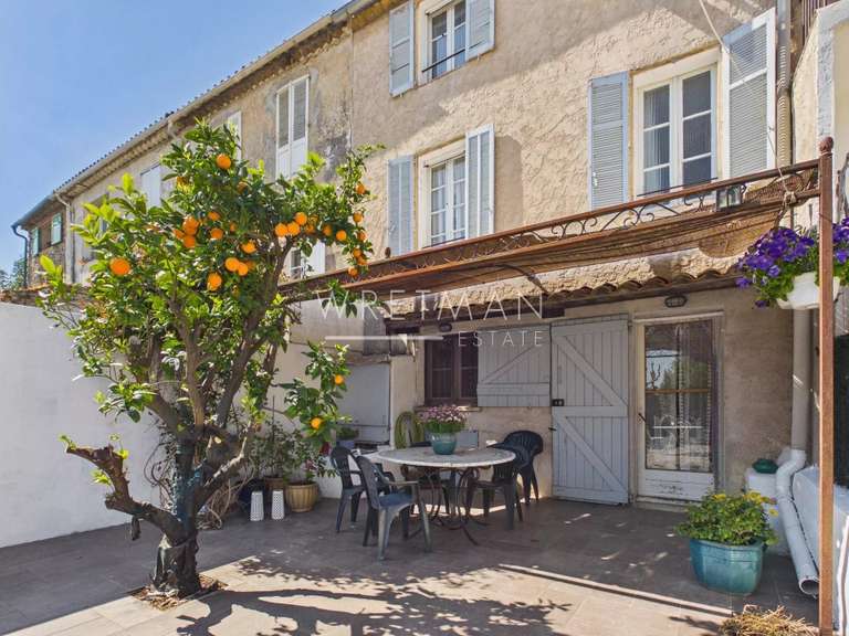 Maison Plan-de-la-Tour - 3 chambres - 195m²