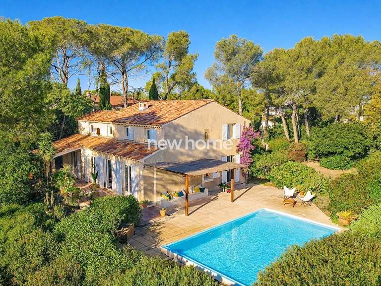 Maison Saint-Raphaël - 5 chambres - 185m²