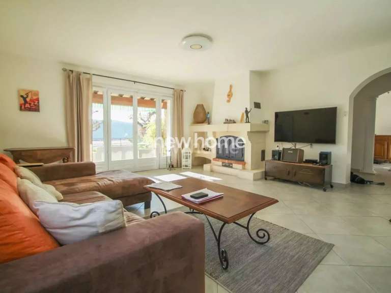 Villa Bagnols-en-Forêt - 5 chambres - 142m²