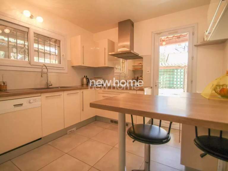 Villa Bagnols-en-Forêt - 5 chambres - 142m²