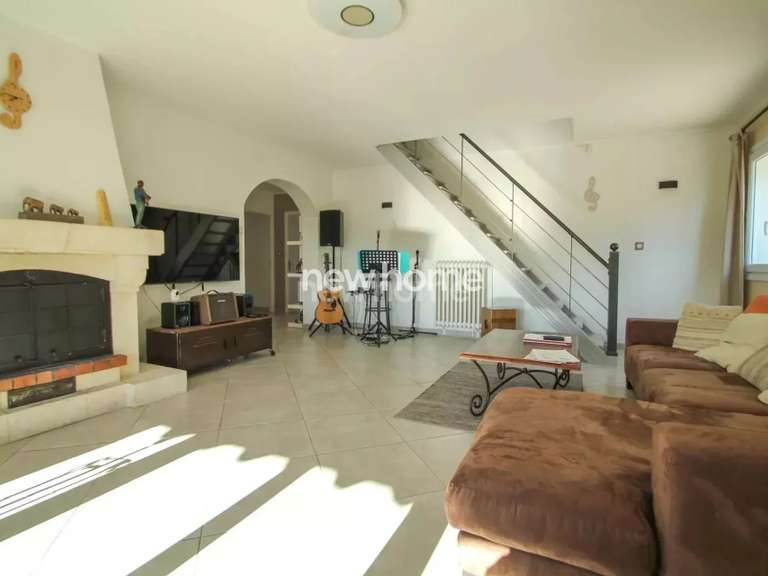 Villa Bagnols-en-Forêt - 5 chambres - 142m²