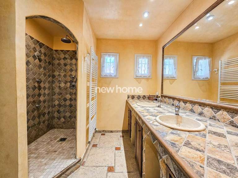 House Lorgues - 5 bedrooms - 280m²
