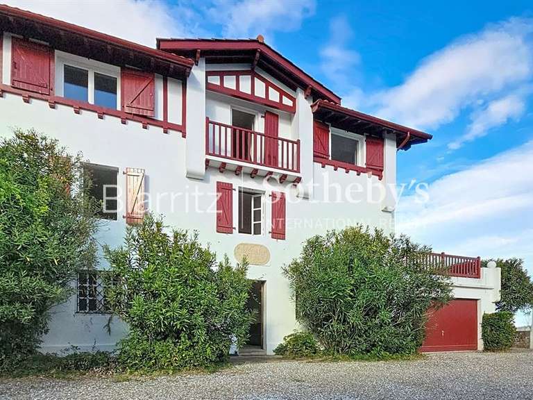 House Bayonne - 7 bedrooms - 467m²