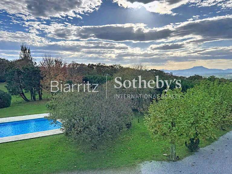 House Bayonne - 7 bedrooms - 467m²