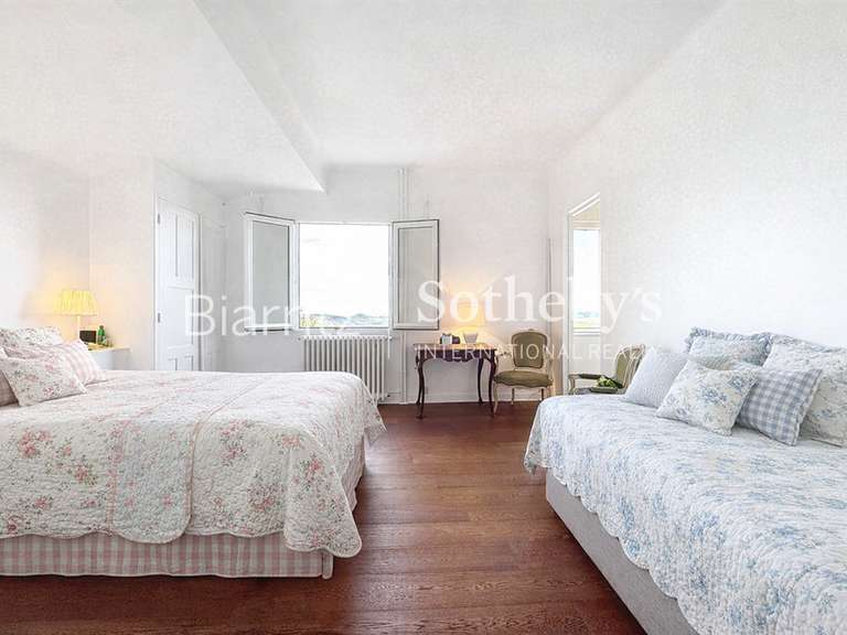 House Bayonne - 7 bedrooms - 467m²