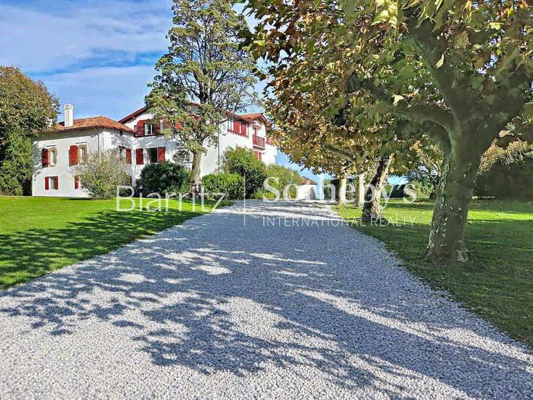 House Bayonne - 7 bedrooms - 467m²