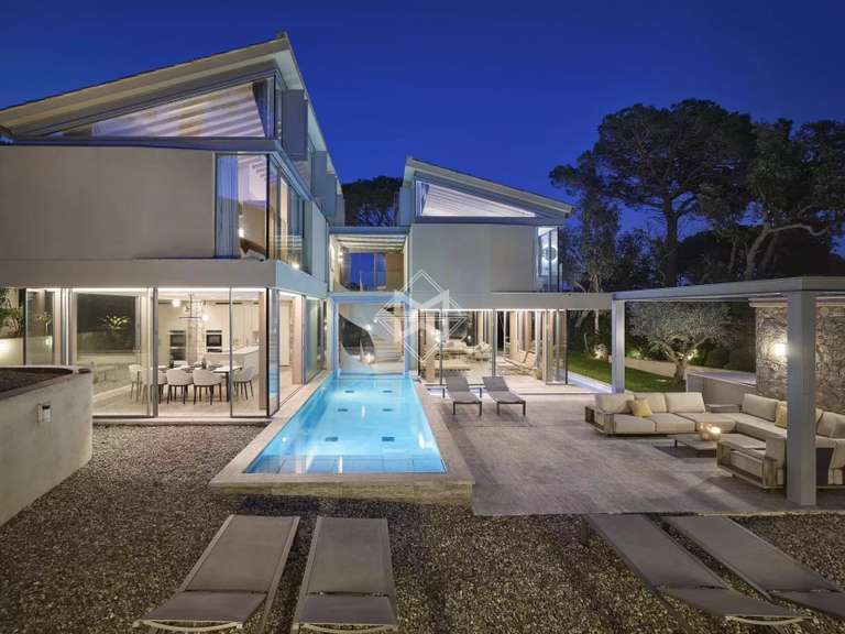 Villa Saint-Tropez - 5 bedrooms - 310m²