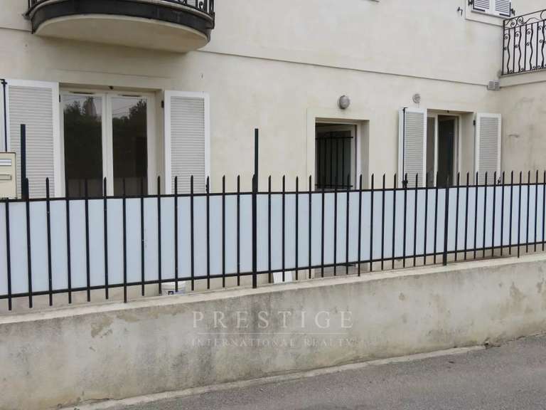 House Juan-les-pins - 2 bedrooms - 209m²