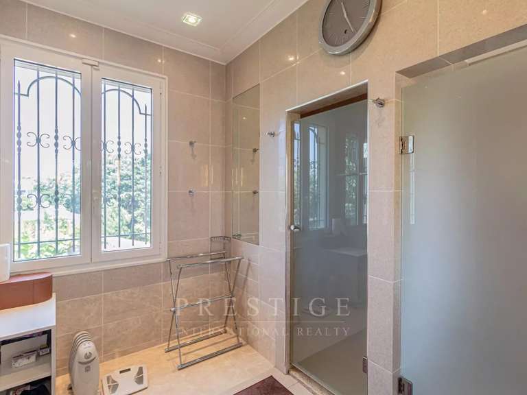 House Cap-d-antibes - 3 bedrooms - 246m²