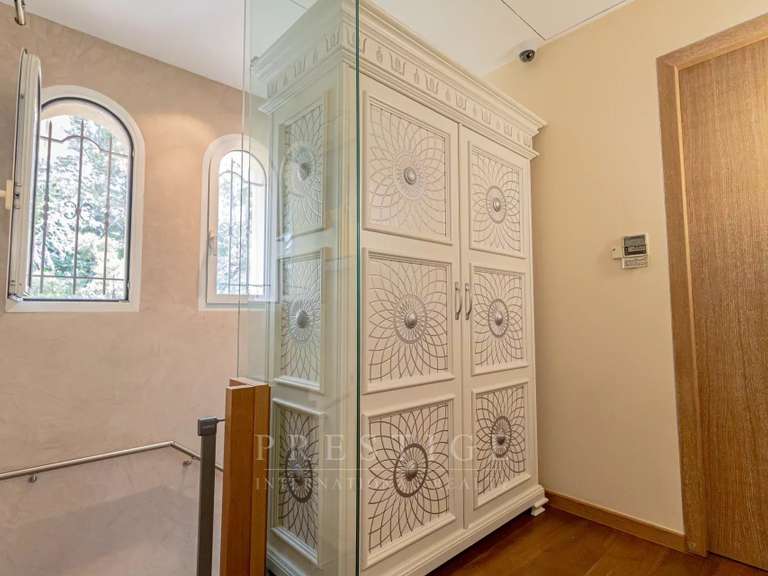 House Cap-d-antibes - 3 bedrooms - 246m²