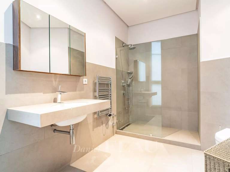 Appartement Paris 16e - 4 chambres - 211m²