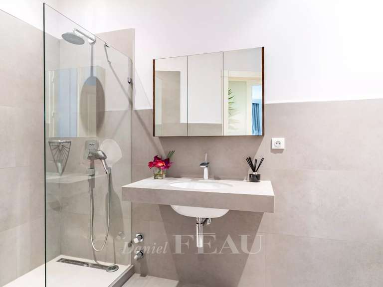 Appartement Paris 16e - 4 chambres - 211m²