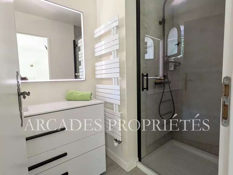 Maison Saint-Sulpice-et-Cameyrac - 4 chambres - 209m²