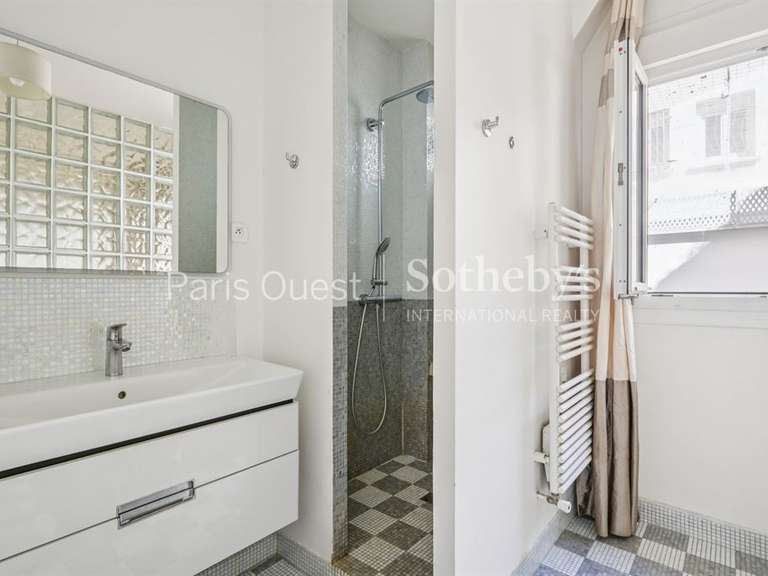 Apartment Neuilly-sur-Seine - 4 bedrooms - 131m²