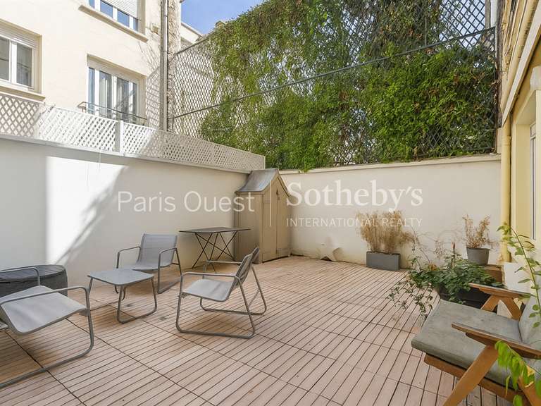 Apartment Neuilly-sur-Seine - 4 bedrooms - 131m²