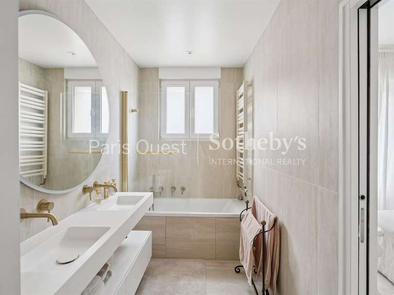 Appartement Paris 16e - 2 chambres - 119m²