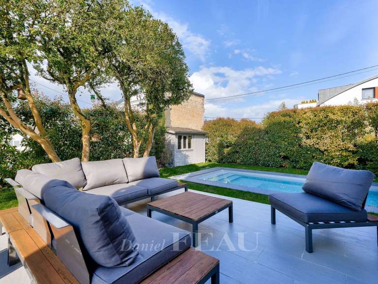 House Rueil-Malmaison - 4 bedrooms - 220m²