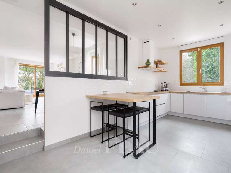 House Rueil-Malmaison - 4 bedrooms - 220m²