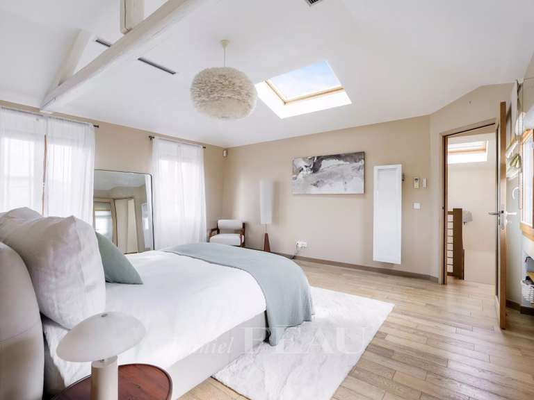 House Rueil-Malmaison - 4 bedrooms - 220m²