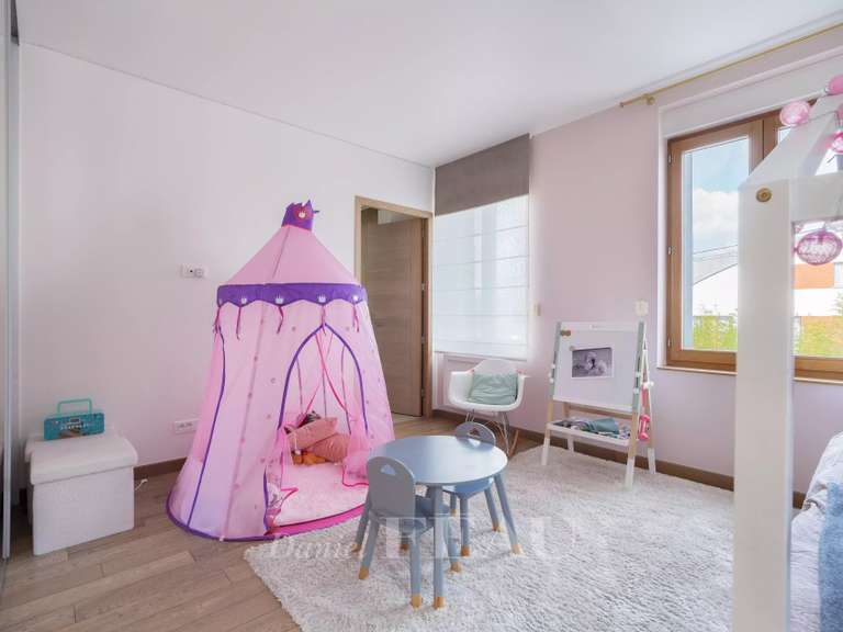 House Rueil-Malmaison - 4 bedrooms - 220m²