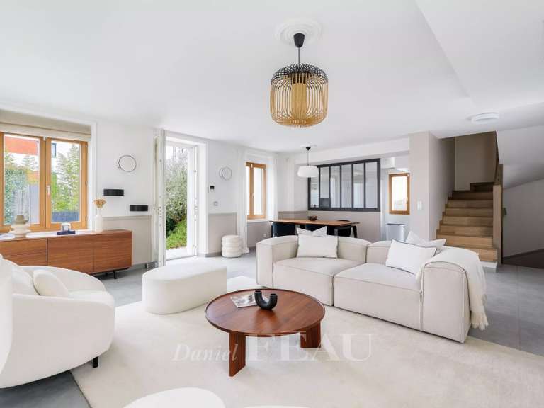 House Rueil-Malmaison - 4 bedrooms - 220m²