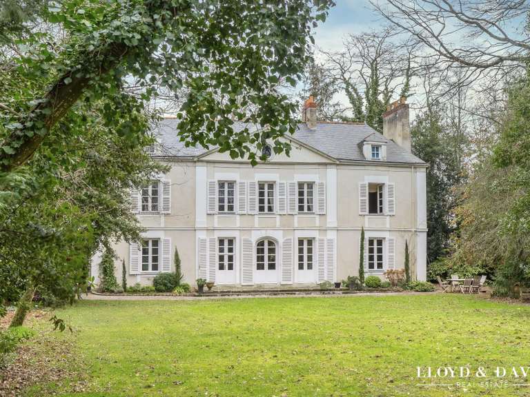 Castle Sainte-Luce-sur-Loire - 6 bedrooms - 280m²