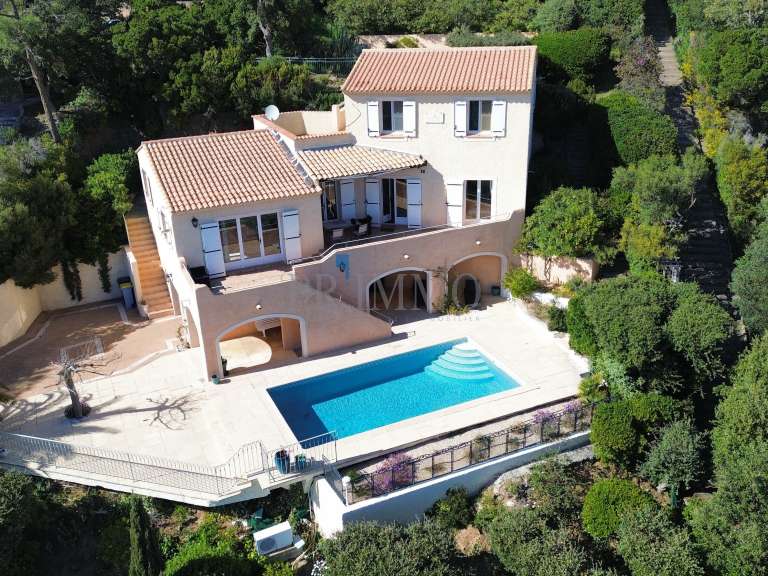 Villa with Sea view Roquebrune-sur-Argens - 4 bedrooms - 147m²