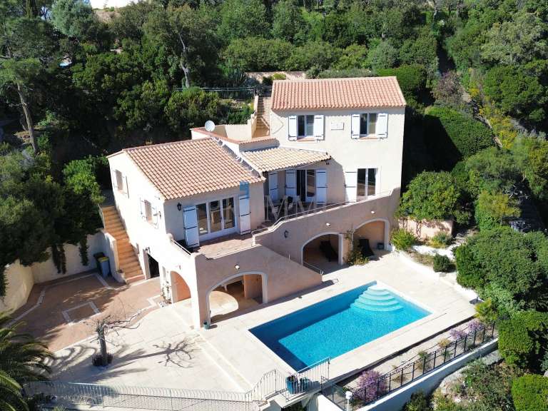 Villa with Sea view Roquebrune-sur-Argens - 4 bedrooms - 147m²