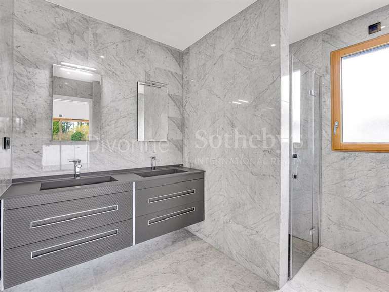 Appartement Divonne-les-Bains - 5 chambres - 291m²