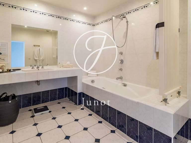 Château Lorient - 11 chambres - 1201m²