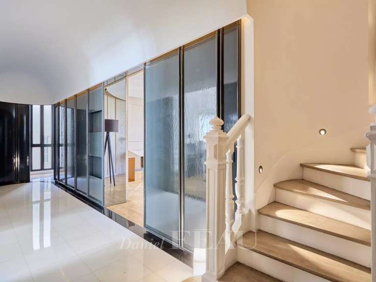 Appartement Paris 16e - 5 chambres - 228m²