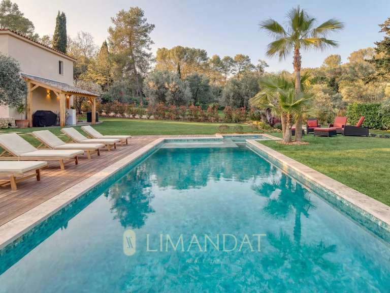 Villa Roquefort-les-Pins - 4 bedrooms - 200m²