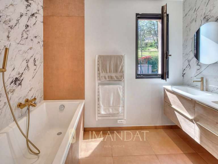 Villa Roquefort-les-Pins - 4 bedrooms - 200m²