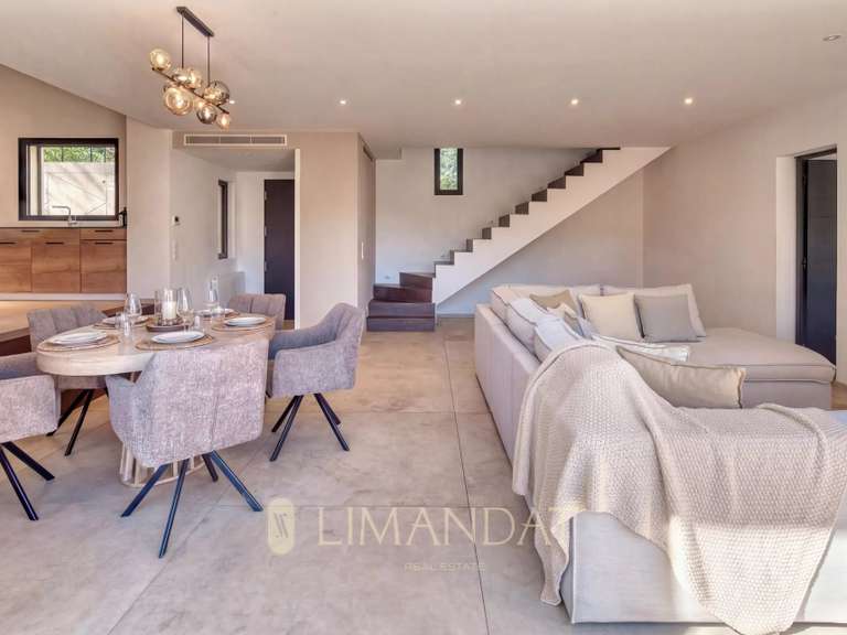 Villa Roquefort-les-Pins - 4 bedrooms - 200m²