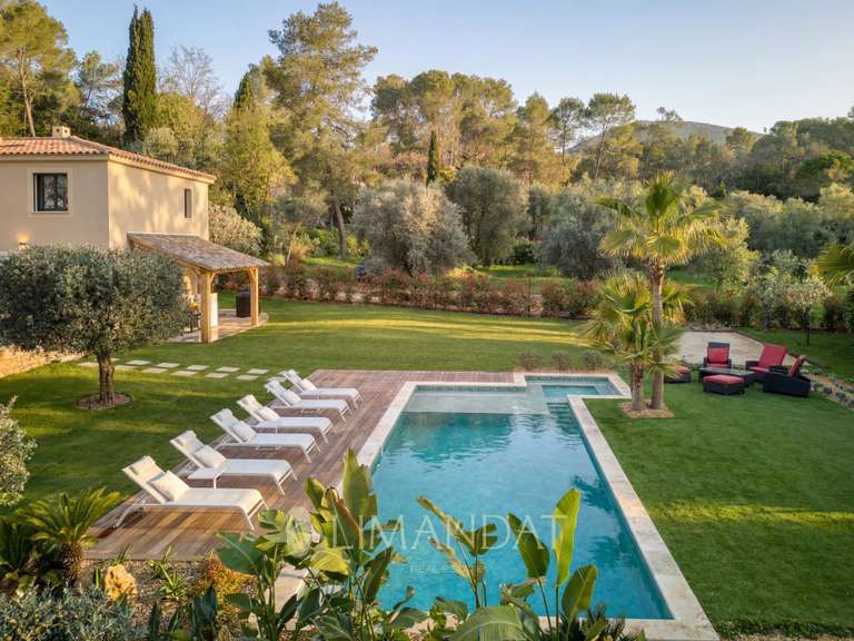 Villa Roquefort-les-Pins - 4 bedrooms - 200m²