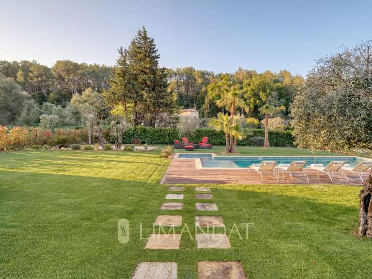Villa Roquefort-les-Pins - 4 bedrooms - 200m²