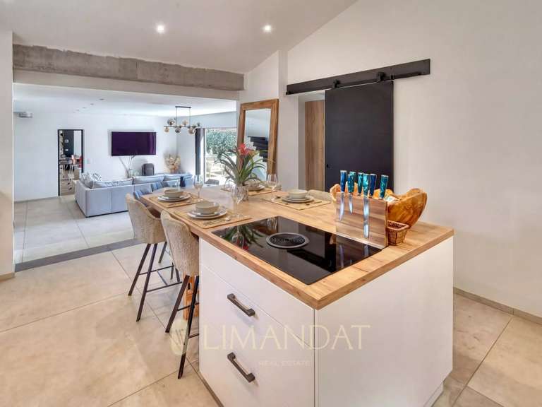 Villa Roquefort-les-Pins - 4 bedrooms - 200m²