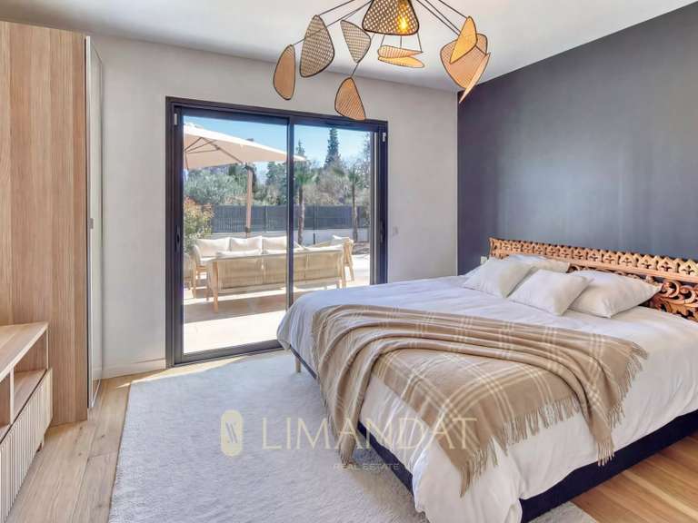 Villa Roquefort-les-Pins - 4 bedrooms - 200m²