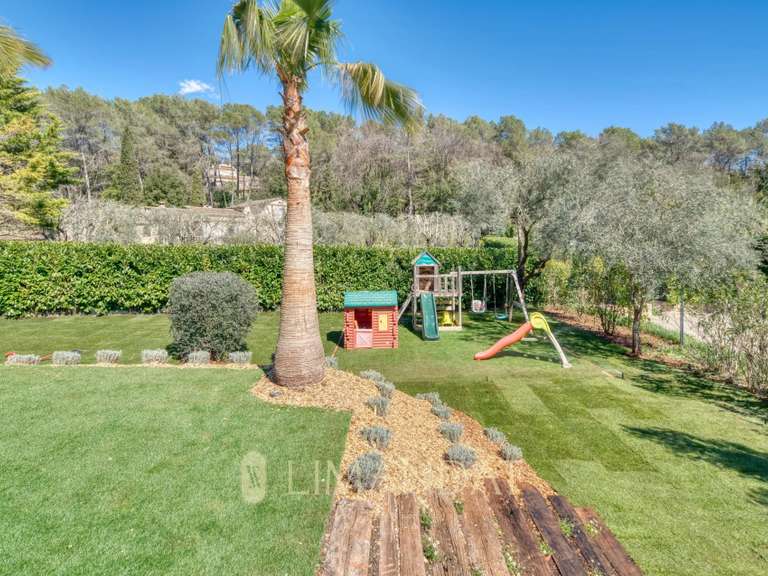 Villa Roquefort-les-Pins - 4 bedrooms - 200m²